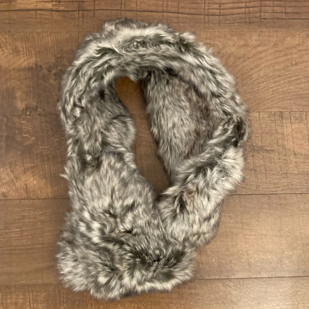 Aspen Elegant Faux Fur Mob Wife Women's Pull Thru Scarf